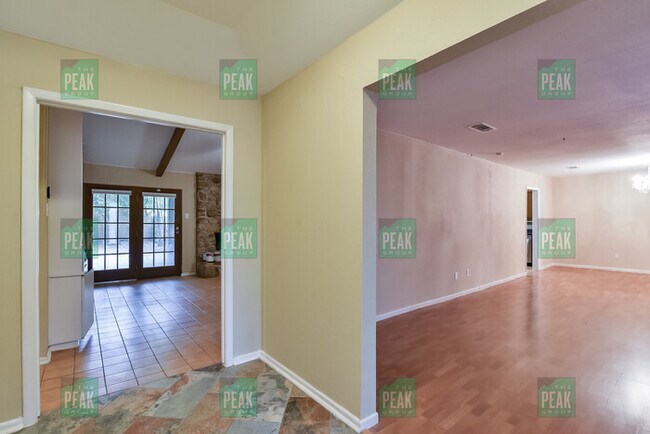 Building Photo - 3.2.2  2212 sq ft Wedgwood Area