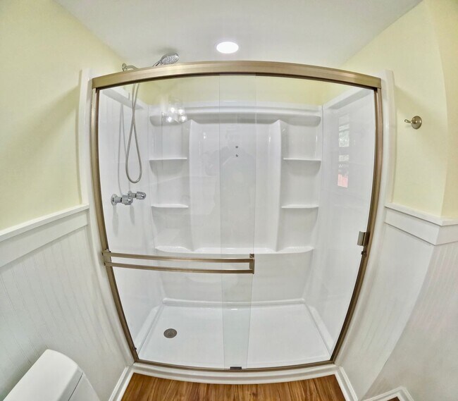 Building Photo - Beautiful 3 Bed 2 Bath Home Located In Greensboro