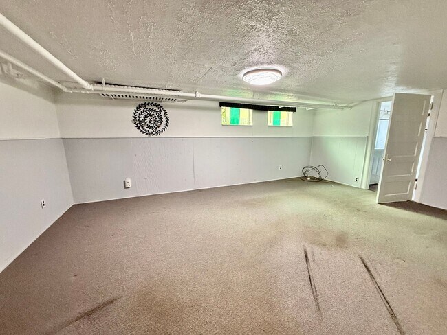 Building Photo - 6491 Ridge Ave