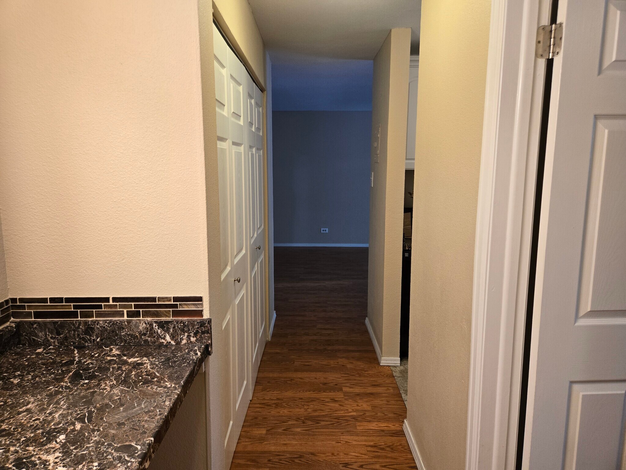 Building Photo - 2325 S Linden Ct