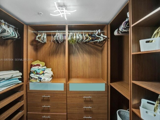 Building Photo - 3370 Hidden Bay Dr