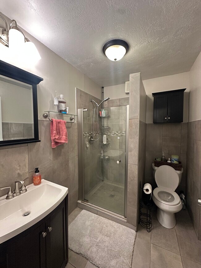 Building Photo - 314 Pleasant St