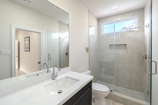 Building Photo - 6510 Sussex Ct