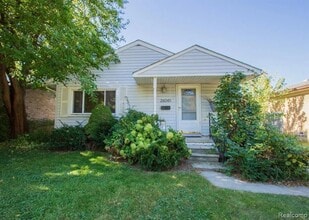 Building Photo - 26045 Groveland St