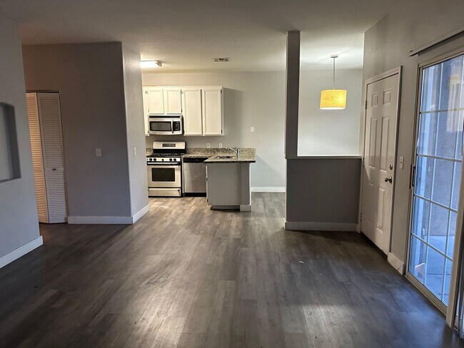 Building Photo - Upgraded 3 bedroom!