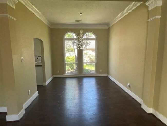 Building Photo - 2506 S Strathford Ln