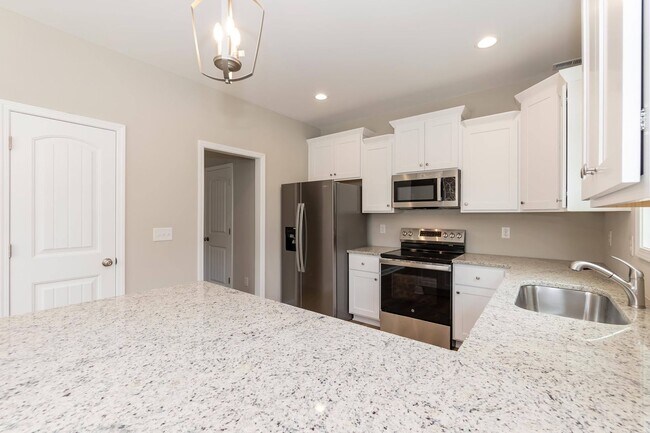 Building Photo - 3 Bed/2.5 Bath Home!