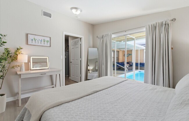 Building Photo - Charming Sarasota Retreat –4-Bedroom/3-Bathroom Modern Pool Home Near Everything!