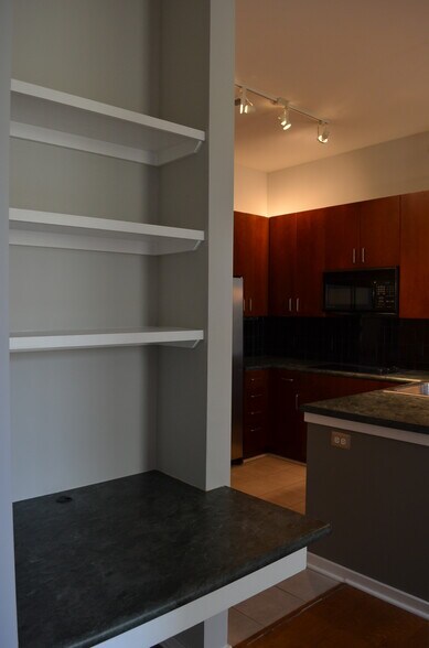 Building Photo - 2125 Southend Dr