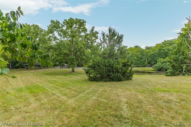 Building Photo - 3988 Lakeland Ln