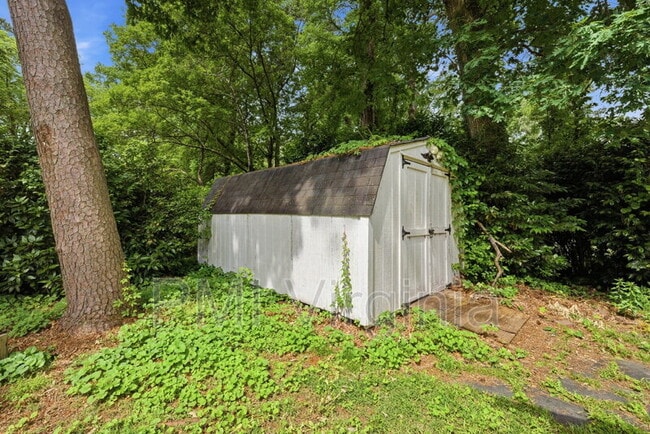 Building Photo - 400 Kemp Ln