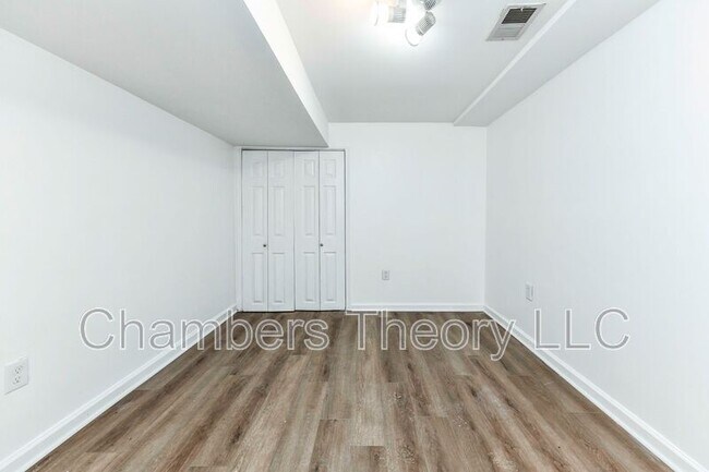 Building Photo - 6206 Redwood Ln