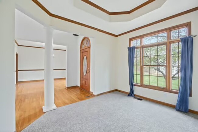 Building Photo - Silverton- Meticulous 4+ bedroom, 5ba, 2 car