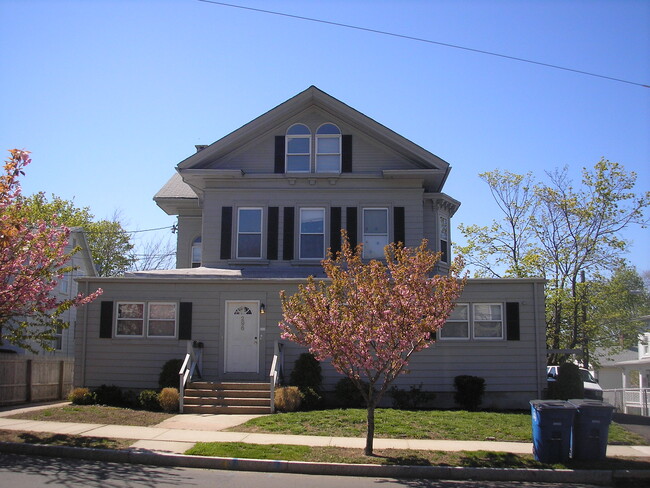 Building Photo - 296 Lenox St