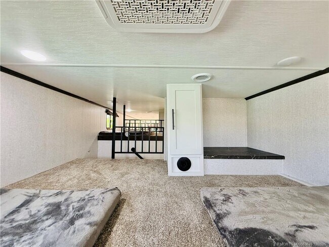 Building Photo - 10725 S Ocean Dr