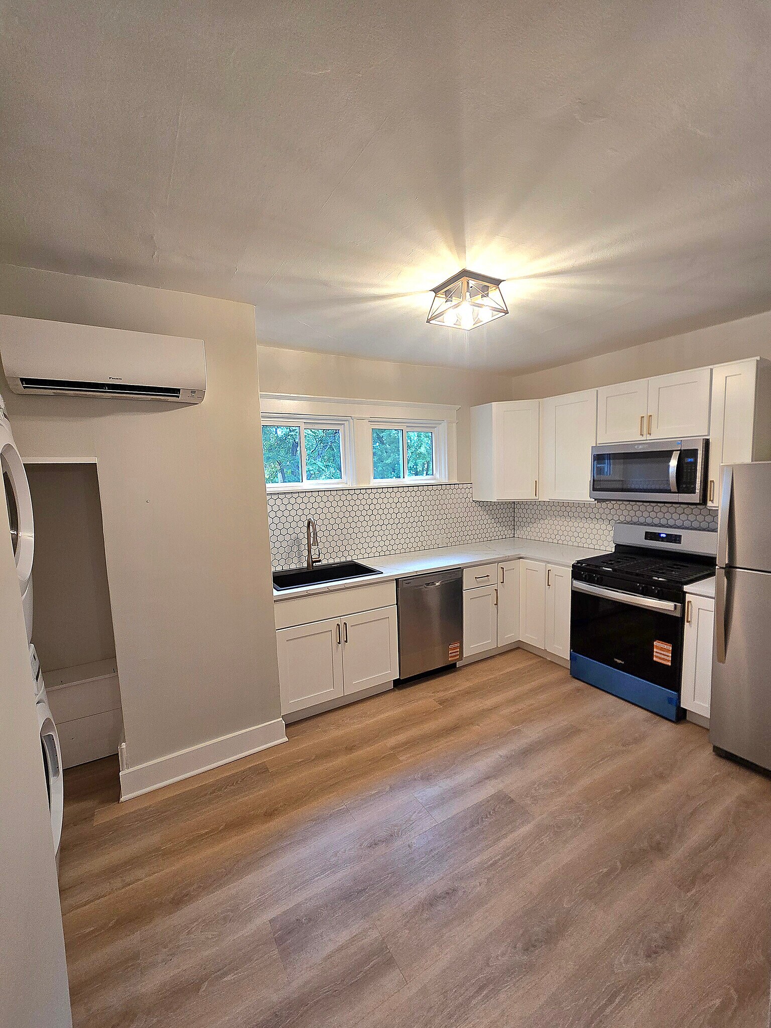 Building Photo - 2032 Elm Ave