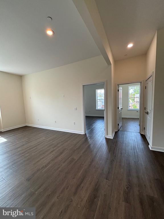 Building Photo - 320 Main St