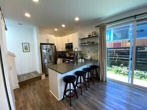 Building Photo - Keep $500! Modern Townhouse in South Park!