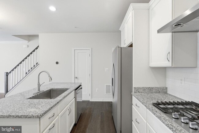 Building Photo - 43185 Mongold Square