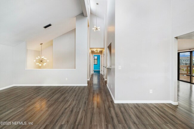 Building Photo - 17 Clinton Ct S