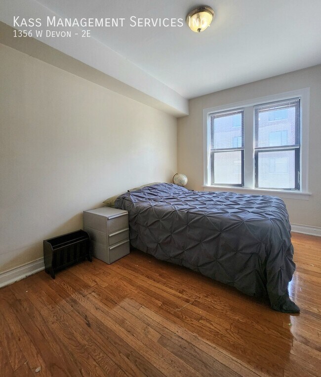 Building Photo - 1356 W Devon-2E