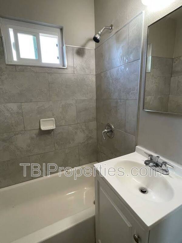 Building Photo - 7771 Philbin Ave