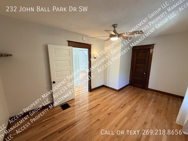 Building Photo - 232 John Ball Park Dr SW