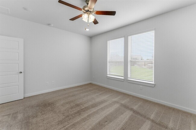 Building Photo - 305 Evans Dr