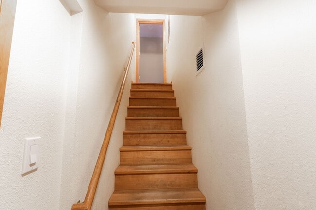 Building Photo - Private river access and stunning views from this home on Harmon Blvd! + Bonus Room