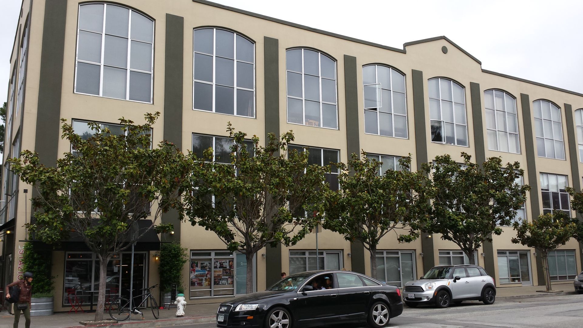 Building with 1st floor room private entrance - 701 Pennsylvania Ave