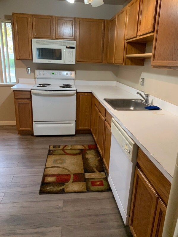 Building Photo - 26485 Franklin Pointe Dr