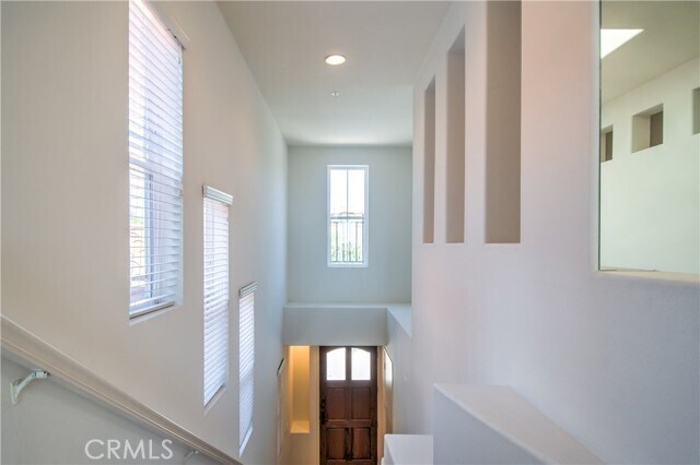 Building Photo - 15 Riva Dr