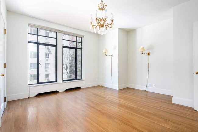 Building Photo - 47 E 91st St