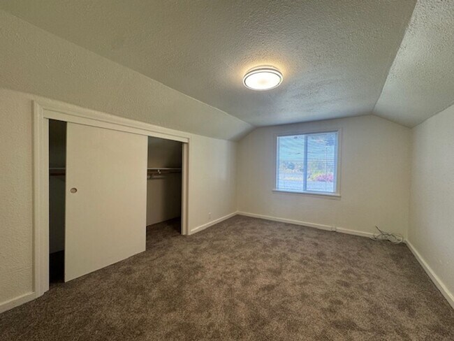 Building Photo - Beautiful 4 bedroom CUTTEN home
