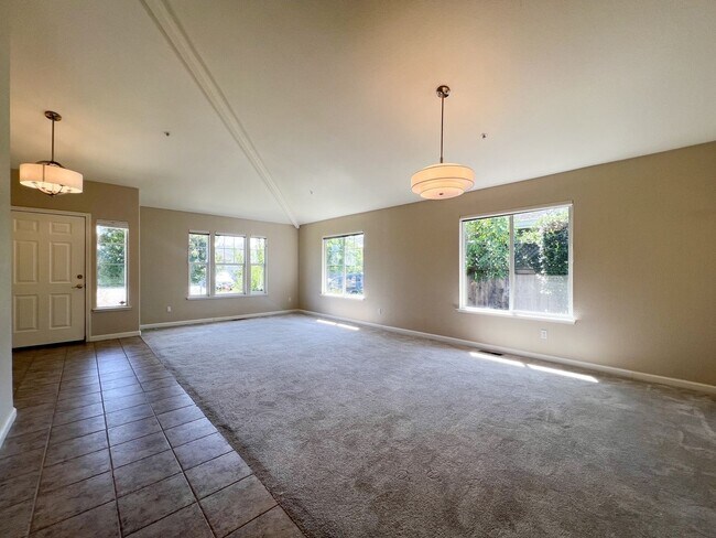 Building Photo - Spacious Single-Level 3-Bedroom Home in Desirable North Napa
