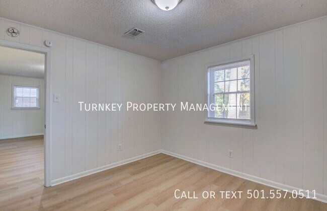 Building Photo - 2511 Montreal Dr