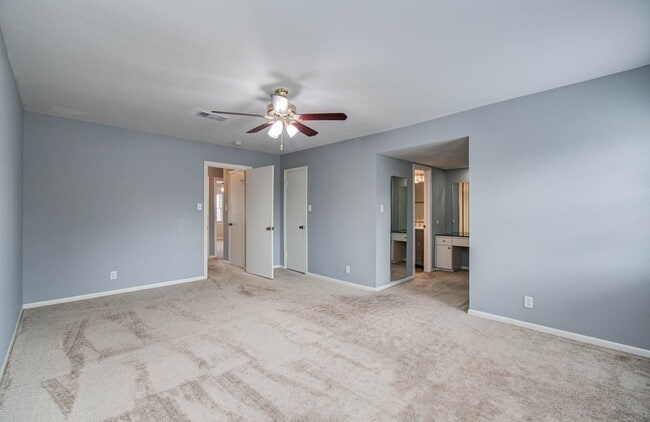 Building Photo - 402 Bendwood Dr