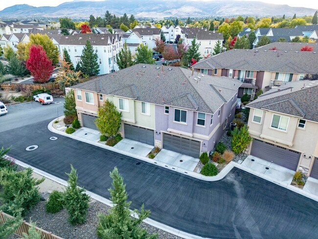 Building Photo - Great Townhome For Rent!