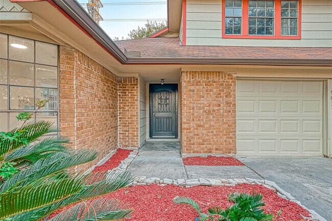 Building Photo - 9831 Orangevale Dr