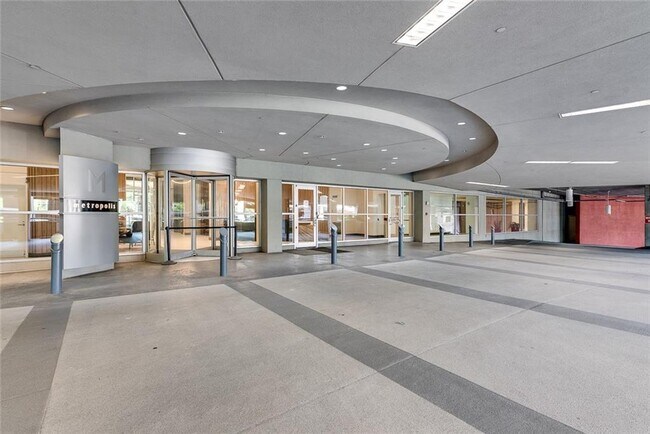 Building Photo - 923 Peachtree St NE