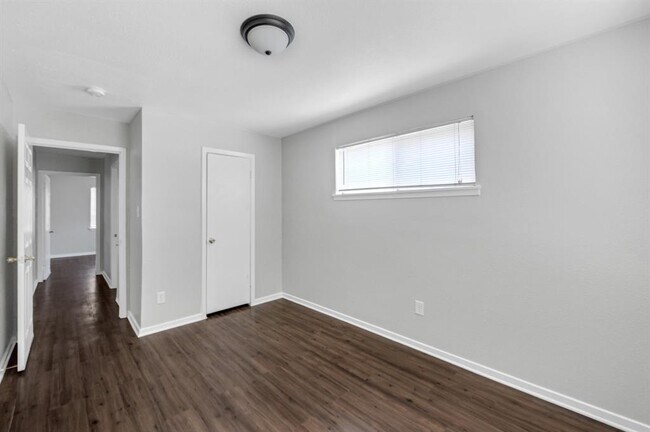Building Photo - 5708 Pickfair St