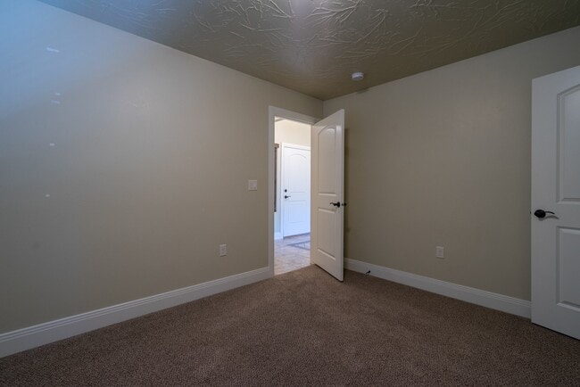 Building Photo - Pet Friendly-Beautiful 3 bed 2 bath home w...