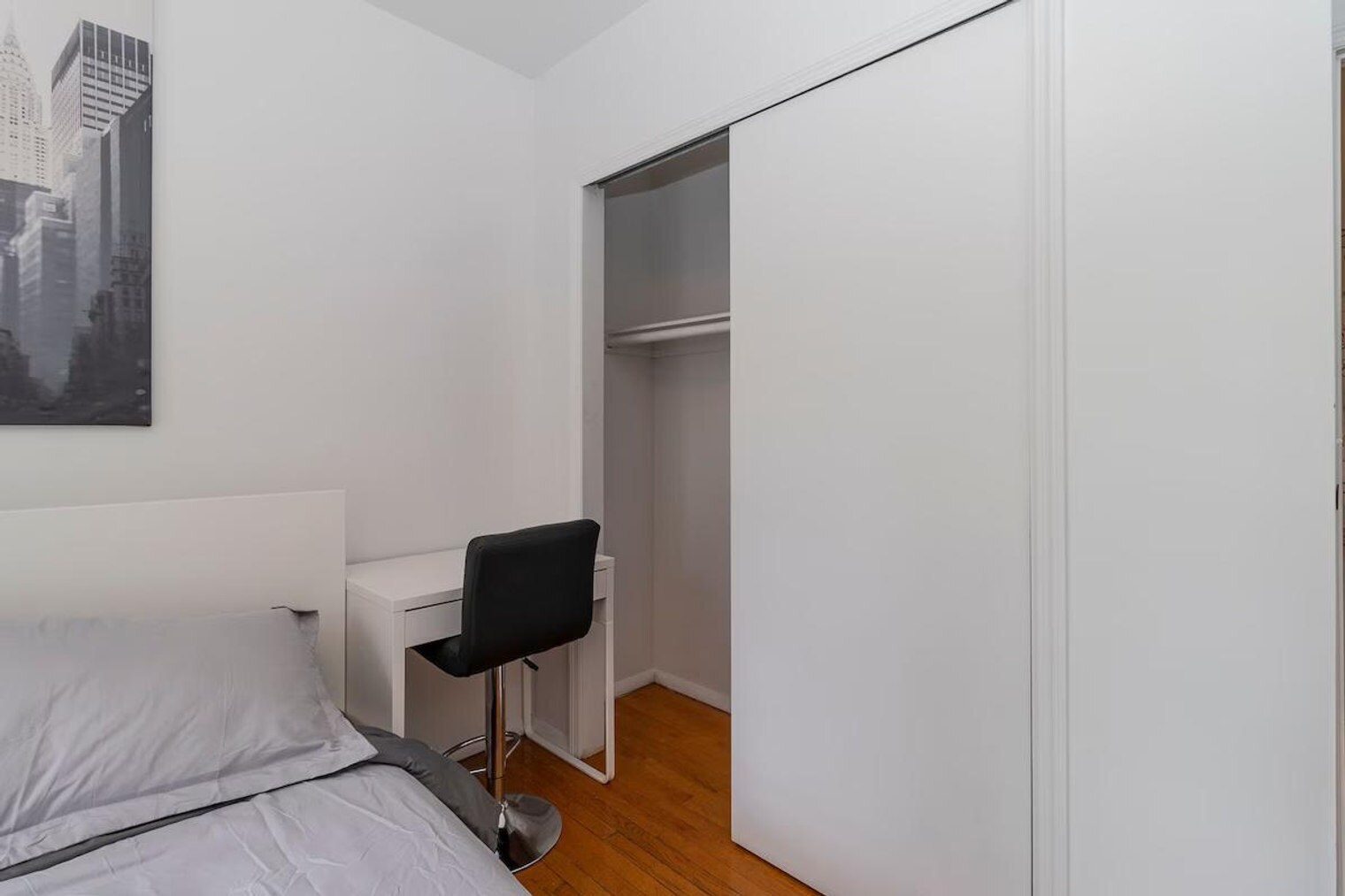 Building Photo - 238 E 95th St