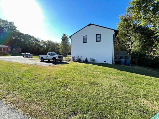 Building Photo - 17-21 Seminole Drive Tri-Plex