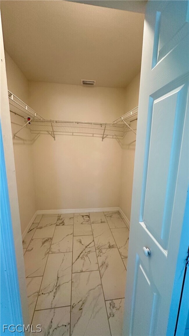 Building Photo - 3303 SW 15th Pl