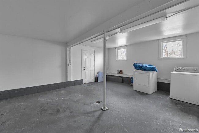 Building Photo - 3524 S Haggerty Rd