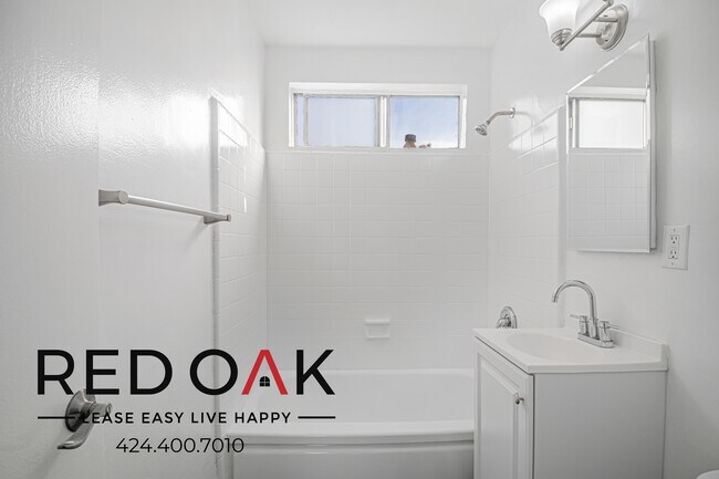 Building Photo - 4037 McLaughlin Ave