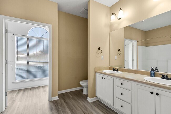 Building Photo - East Tuscaloosa Garden Home in Camden Lake