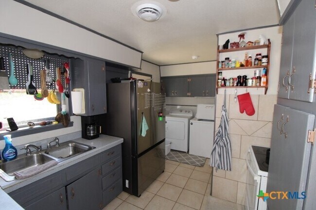 Building Photo - 2706 Live Oak Dr