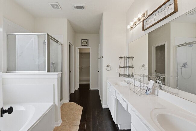 Building Photo - 7519 Chathan Glen Ln